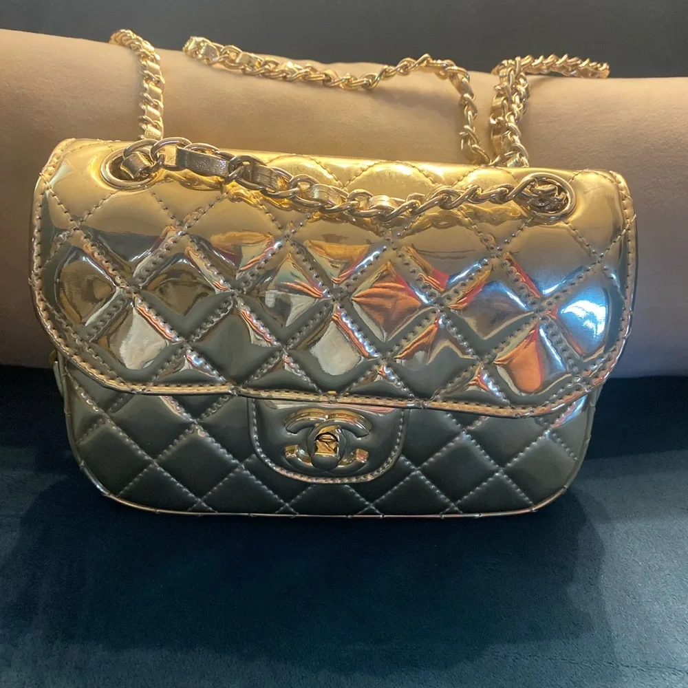 Gold Quilted CC Crossbody Shoulder Bag - Picture 4 of 12